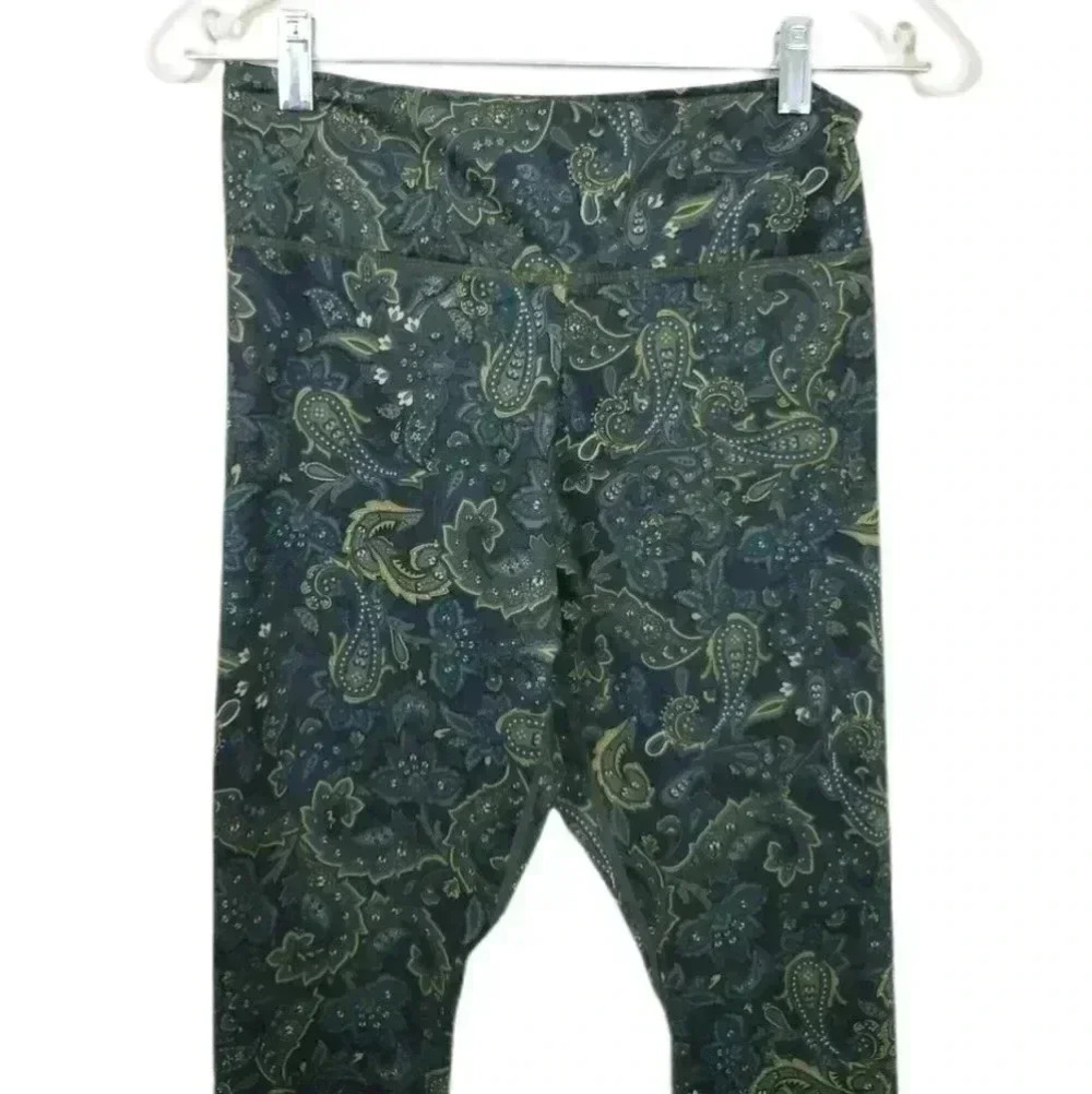 Kiragrace Paisley Print Leggings.  Size Medium - Picture 3 of 7